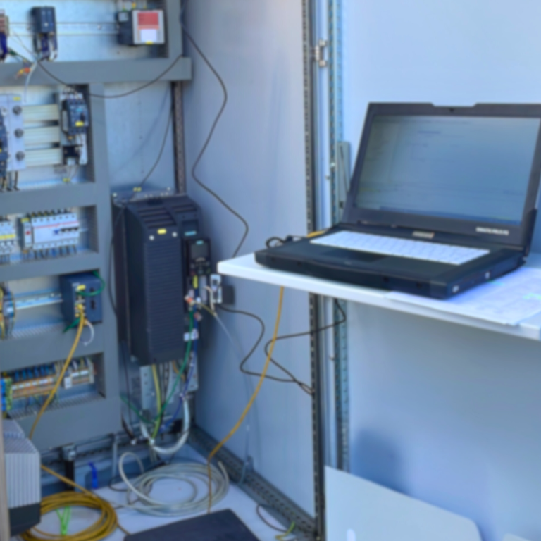 OPC-UA, Profinet & Profibus Kommunktionen Diagramm zeigt Vernetzung von Geräten mit OPC UA, PROFINET und PROFIBUS in der Industrie.